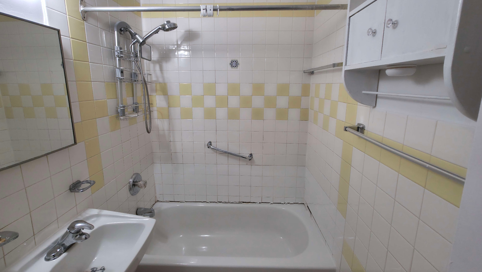 Tub and Tile Deep Clean - After